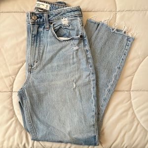 Abercrombie & Fitch The Mom High Rise Jean Size 26